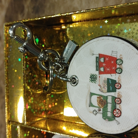 NWT Authentic Coach leather limited edition cosmetic case & mirrored keychain - Picture 4 of 5